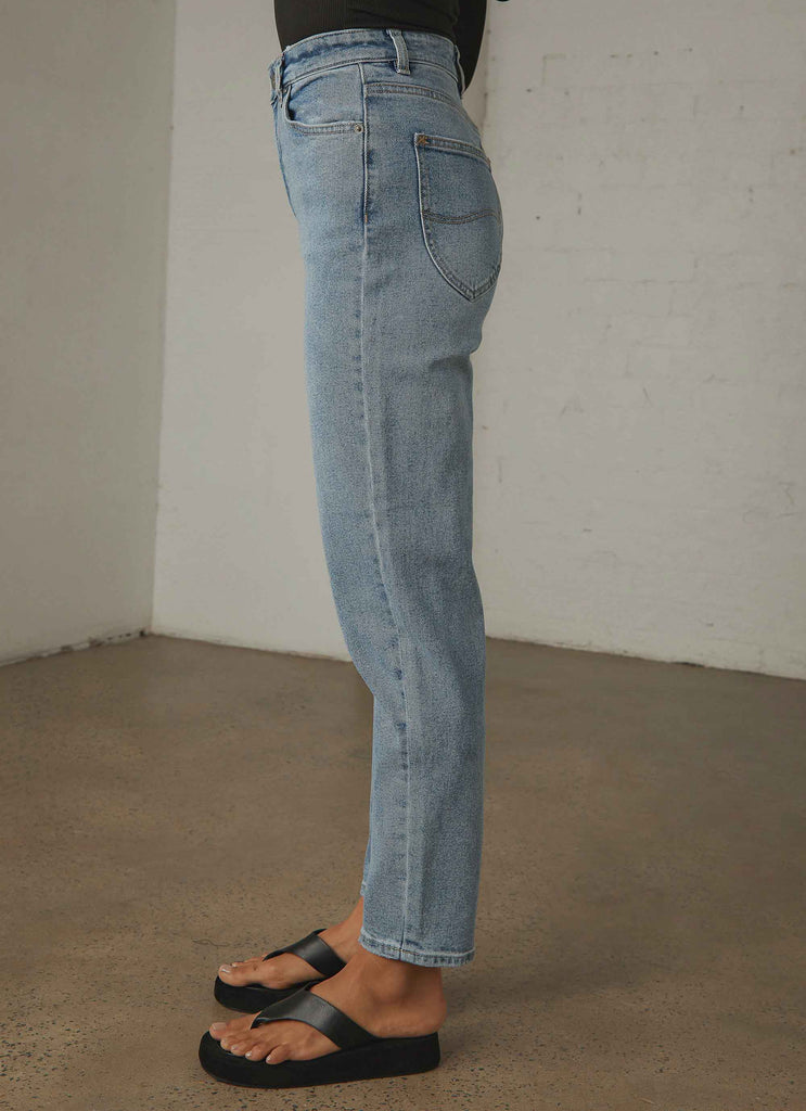 Hourglass High Moms Jean - Bias Blue