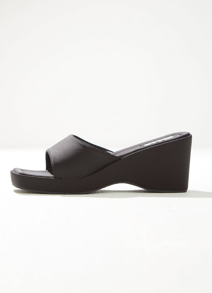 Designer Refresh 90s Scuba Mule - Black