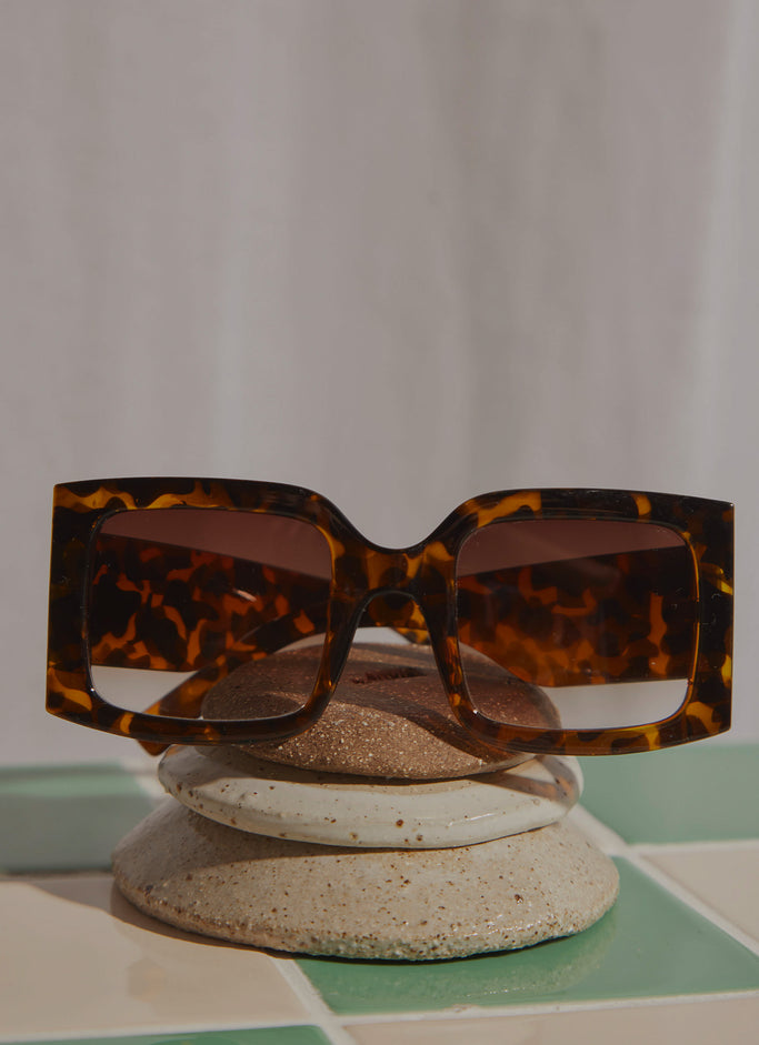 Minka Sunglasses - Tort