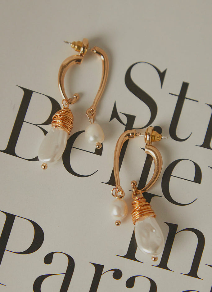 Into The Deep Earrings - Gold/ Pearl